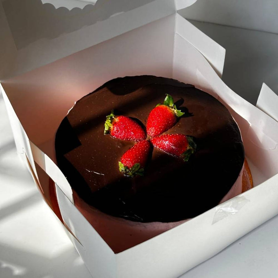 Strawberry Chocolate Cake - 2 Lbs