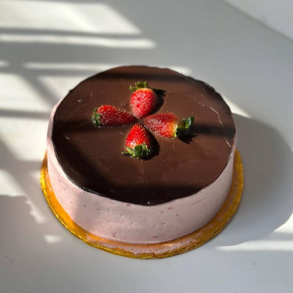 Strawberry Chocolate Cake - 2 Lbs