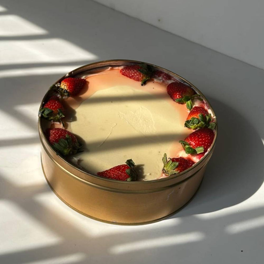 Strawberry Chocolate Lava Tin Cake