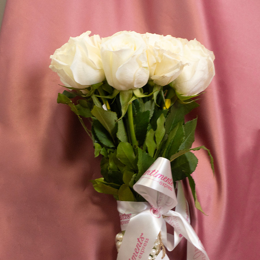 Elegant Tokens: A Dozen Imported White Roses