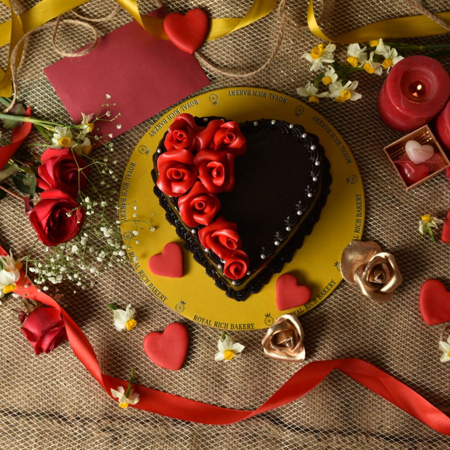 HEART SHAPE CHOCOLATE FUDGE CAKE (WITH FONDANT DECOR) 2.5LBS