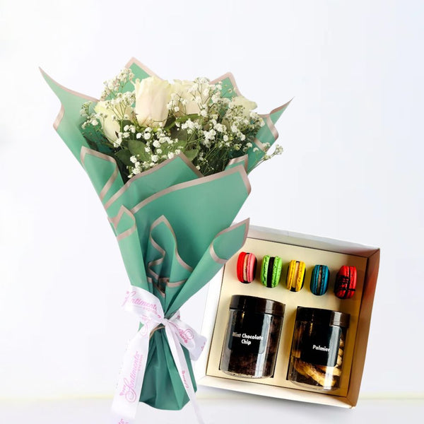 Gift Box of 2 Cookie jars + 5 Macarons with Elegance Bouquet - White Roses