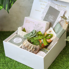 Gift box - Evergreen With Whimsical White