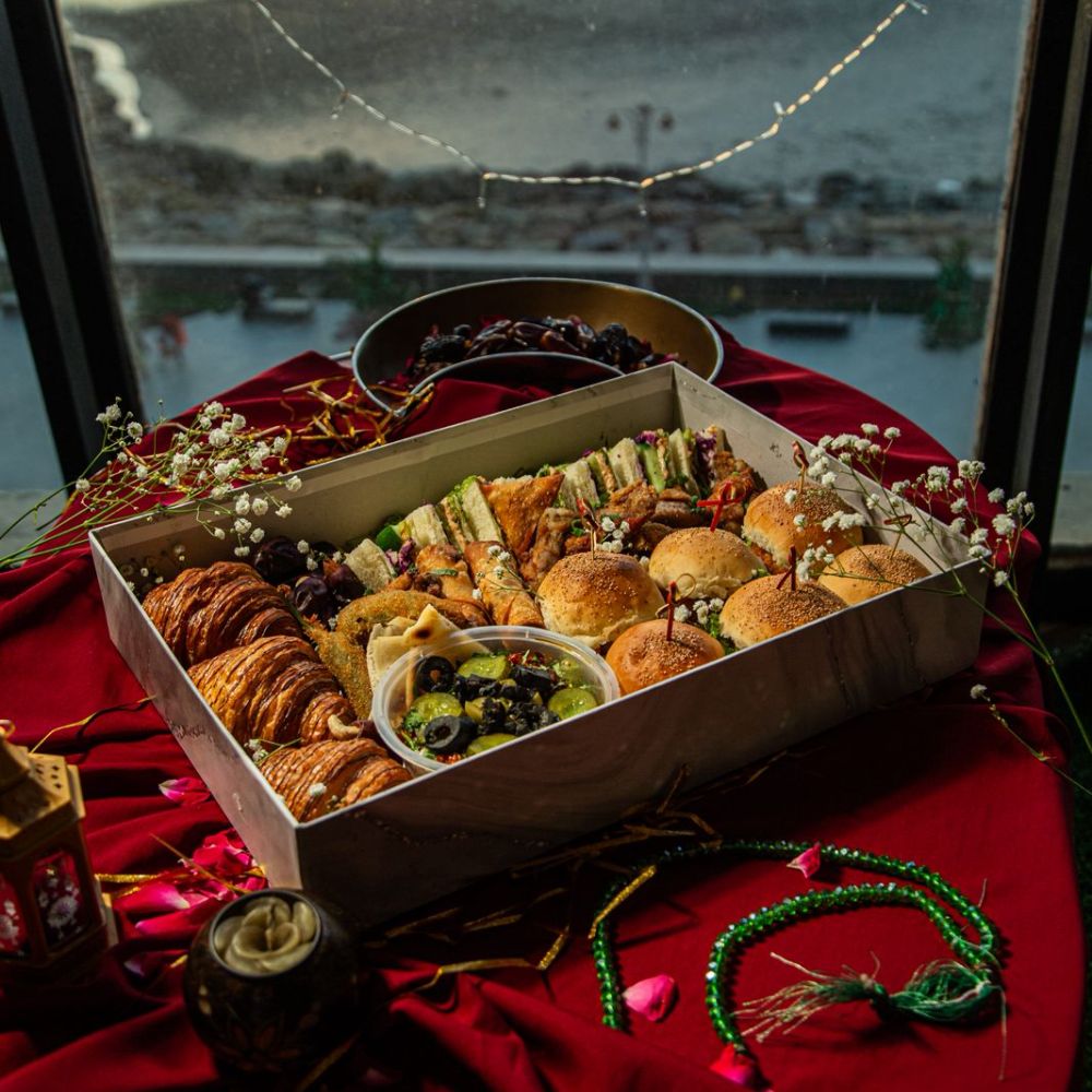 Sapphire Iftar Box - TCS SentimentsExpress